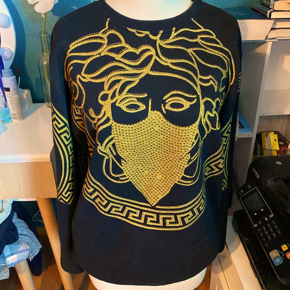 VERSACE (not) but very similar to the Versace sweater - black and gold sequins